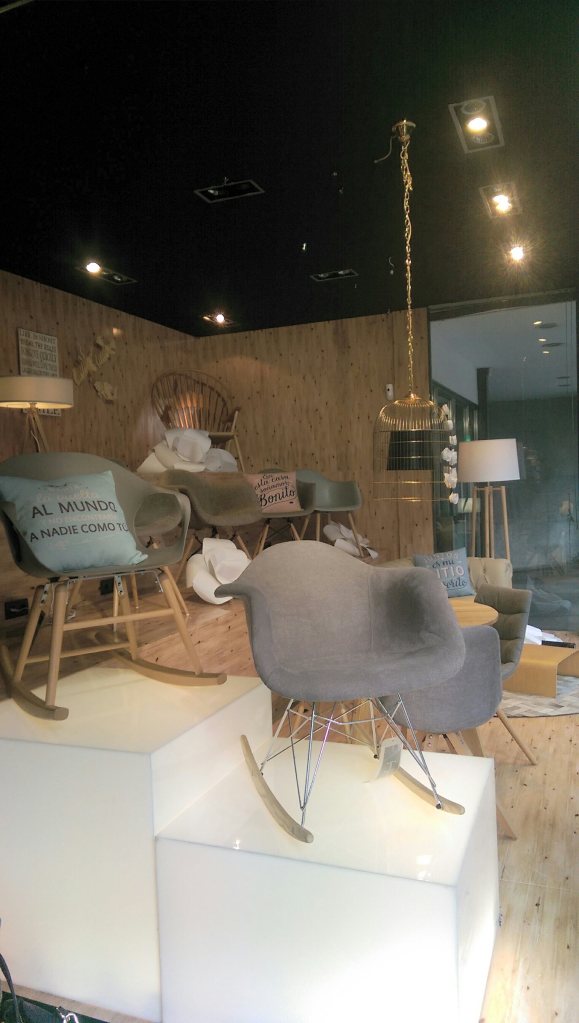 Showroom Superstudio Barcelona escaparate